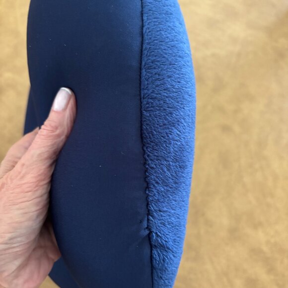 Cloudz Travel Neck Pillow - Picture 6 of 10